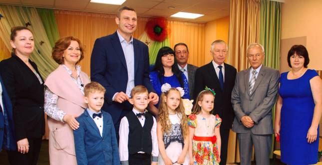 Віталій Кличко: «Ми відкриваємо новий сучасний дитсадок на Осокорках і загалом плануємо цього року створити 660 місць у закладах Дарницького району»