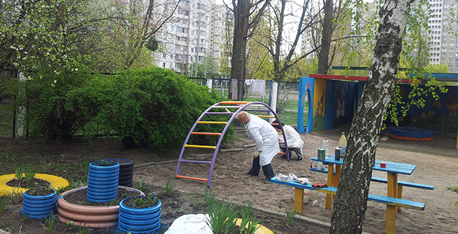 25 квітня 2015 року в дошкільних навчальних закладах Деснянського району пройшла весняна толока.