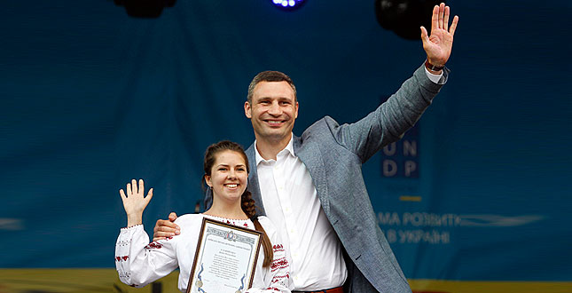 Віталій Кличко привітав киян з Днем молоді та вручив відзнаки громадським активістам і волонтерам