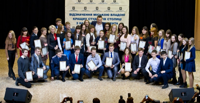 Віталій Кличко зустрівся зі столичними студентами і відзначив найкращих персональними стипендіями