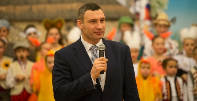 Віталій Кличко привітав з Новим роком дітей з особливими потребами на святі в Колонній залі КМДА