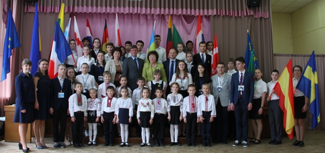Микола Мовчан та Марюс Януконіс взяли участь у відкритому уроці у школі № 85 з нагоди Дня Європи в Україні