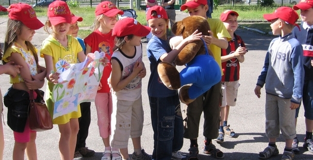 31 травня, напередодні Дня захисту дітей відкрились дитячі табори відпочинку з денним перебуванням на базі навчальних закладів міста Києва