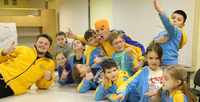 90 дітей прославлених кіборгів зустрічають Різдво разом із дітьми з Ізраїлю у міжнародному дитячому центрі «Артек» у Києві