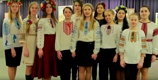 Учнівська молодь Києва передала естафету дітям Запоріжжя у флеш-мобі до Міжнародного дня рідної мови