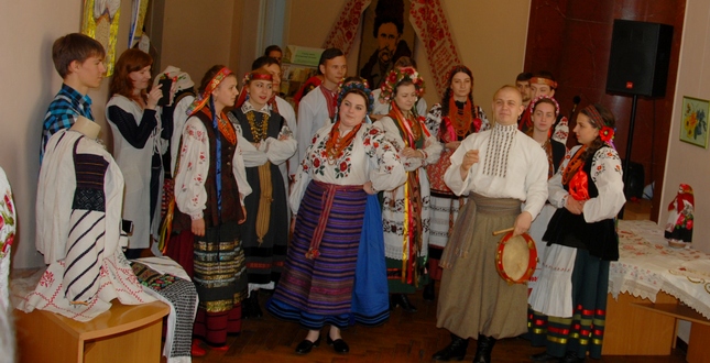Арт-перфоманс «Берегиня роду мого» у Київському міському будинку вчителя