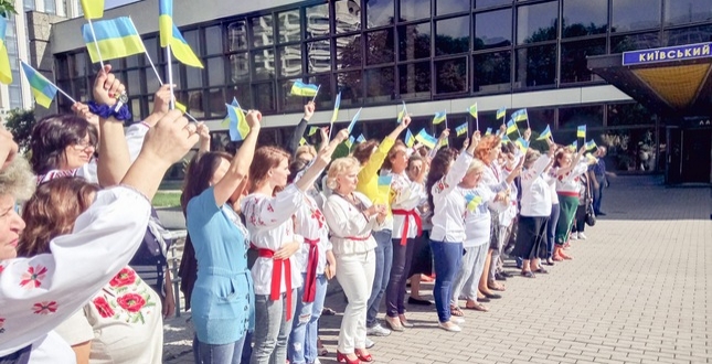Церемонія підняття Державного прапора в Київському Палаці дітей та юнацтва