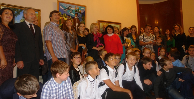 Арт-виставка «З іменем Сковороди крокуємо у майбутнє» у Київському міському будинку учителя