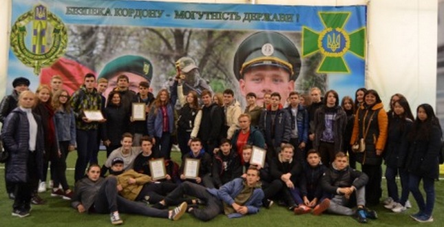 Учні навчальних закладів Деснянського району приєднались до військово-патріотичної акції  «Я – патріот України»