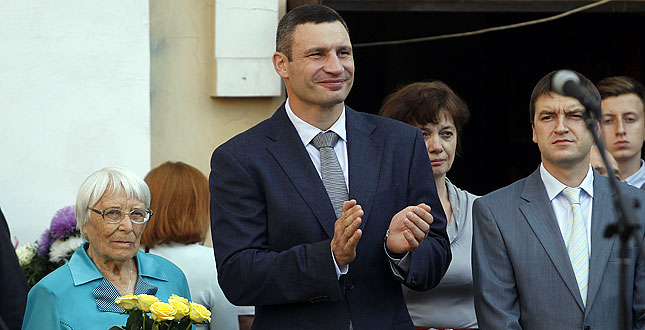 Віталій Кличко привітав школярів із Днем знань у школі, яку сам закінчував