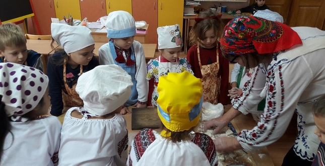 Технологію приготування вареників вивчали діти дошкілного закладу освіти №607