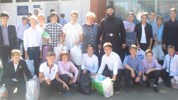 Навчально-виховний комплекс «Домінанта» передав гуманітарний збір сотням сиротам з Донбасу